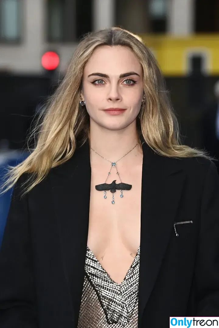 Cara Delevingne голая photo #2739 (caradelevingne)