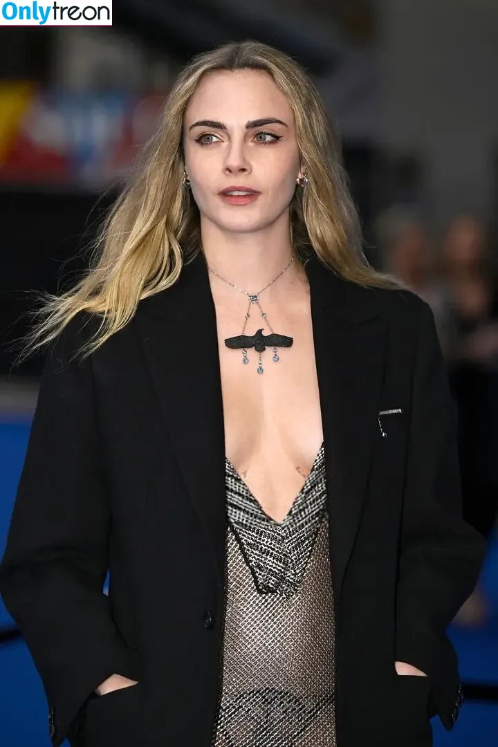 Cara Delevingne голая photo #2745 (caradelevingne)