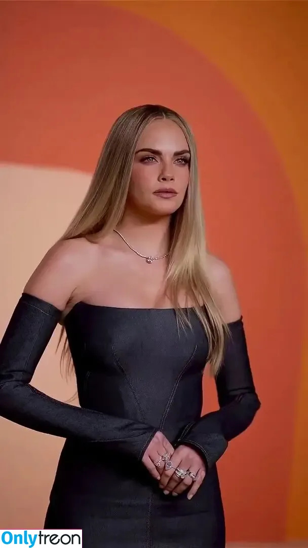 Cara Delevingne голая photo #2766 (caradelevingne)