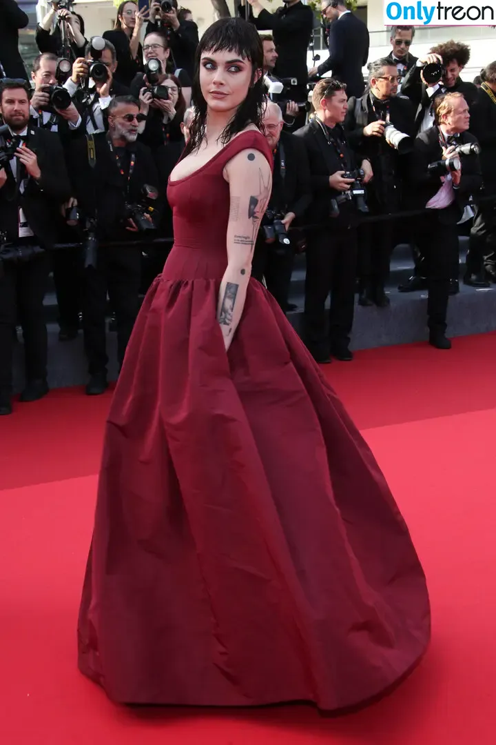 Cara Delevingne nude photo #2796 (caradelevingne)
