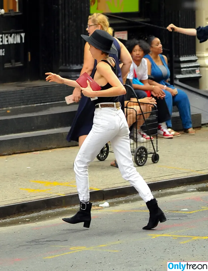 Cara Delevingne nude photo #2802 (caradelevingne)