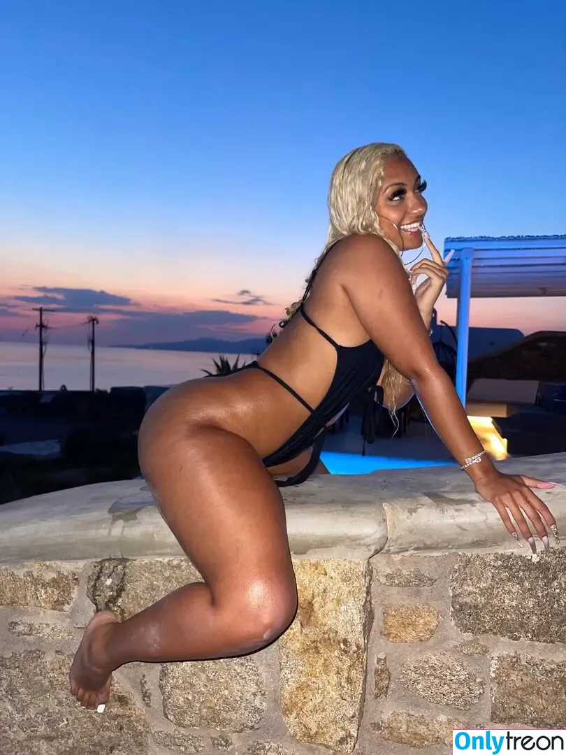 caramelcream69 nude photo #0006 (Itsjustcq / chrissyq_official)