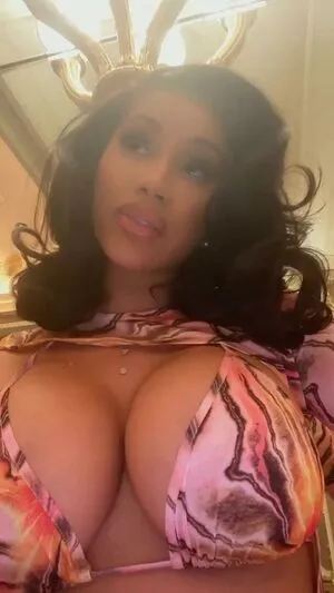 Cardi B / iamcardib фото голая #0054