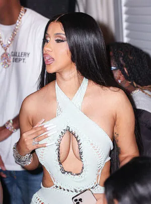 Cardi B / iamcardib фото голая #0193