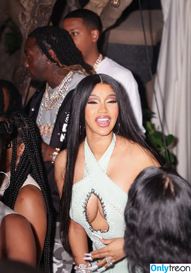 Cardi B голая photo #0189 (iamcardib)