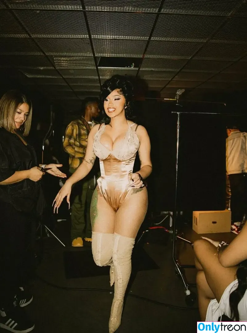 Cardi B голая photo #0920 (iamcardib)