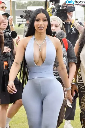 Cardi B / iamcardib nude photo #1025