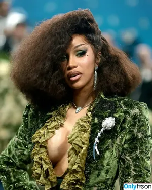 Cardi B / iamcardib nude photo #1043