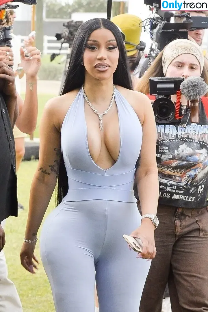 Cardi B nude photo #1020 (iamcardib)