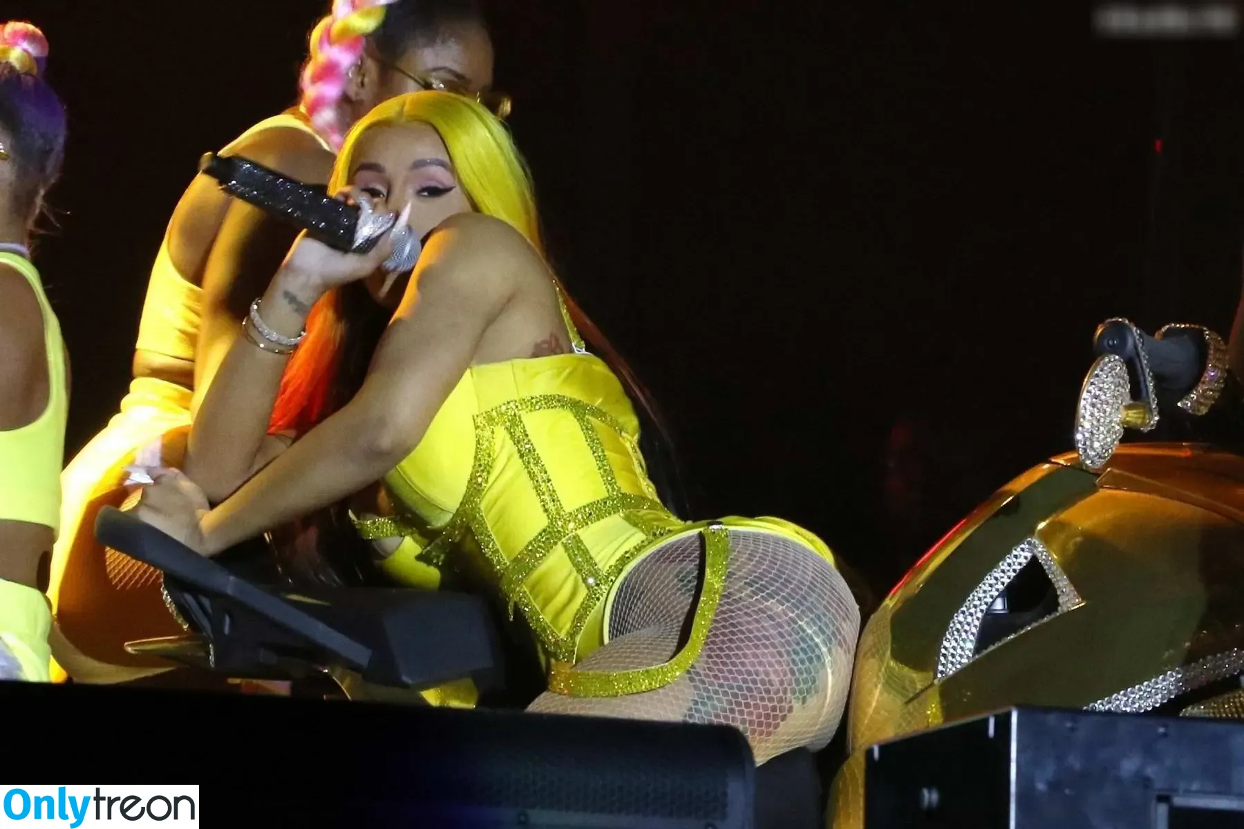 Cardi B голая photo #1042 (iamcardib)