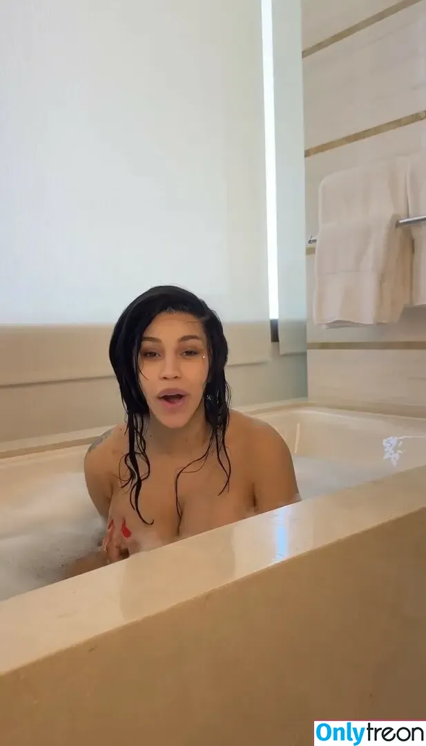 Cardi B nude photo #1185 (iamcardib)
