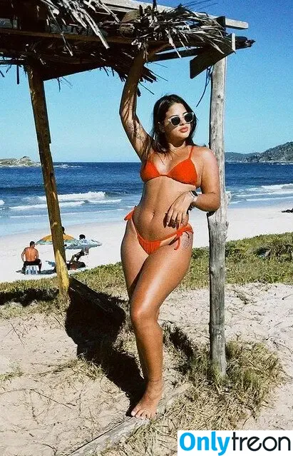 Carine Malheiros голая photo #0023 (carinemalheiros)