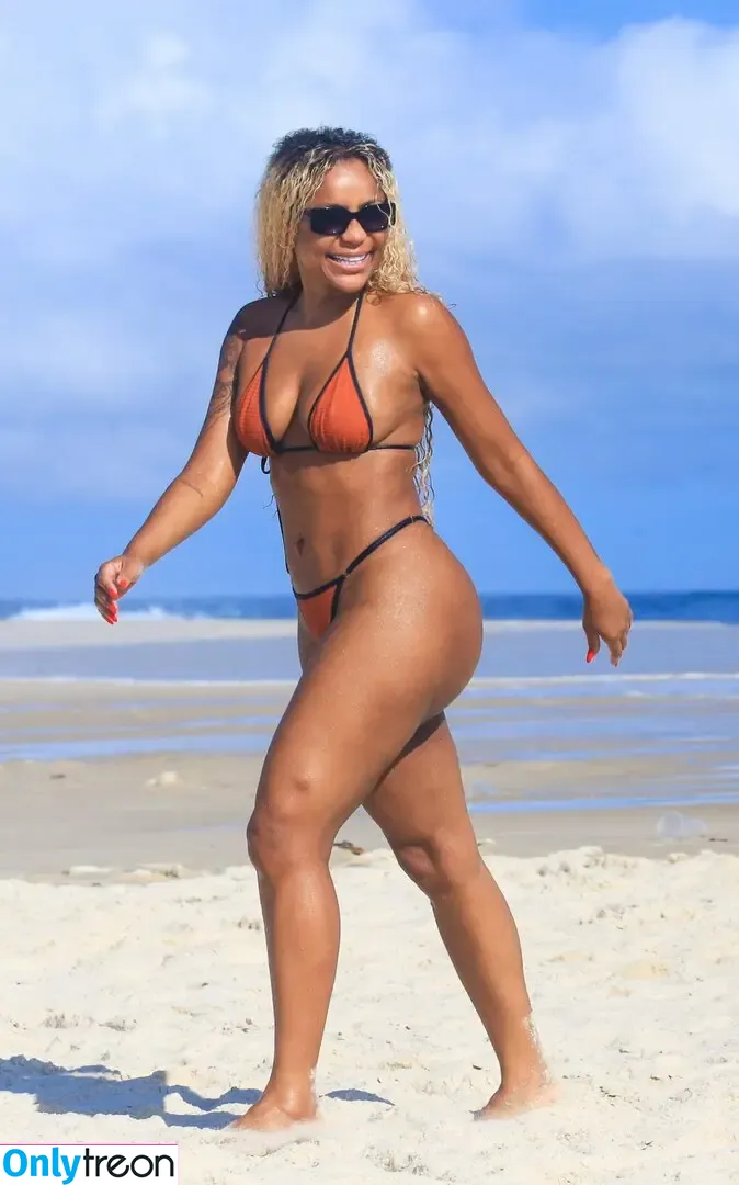 Cariúcha nude photo #0151 (cariuchaoficial)