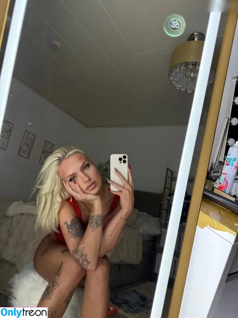 carlitaxshelley nude photo #0033 (carlitaxshelley)