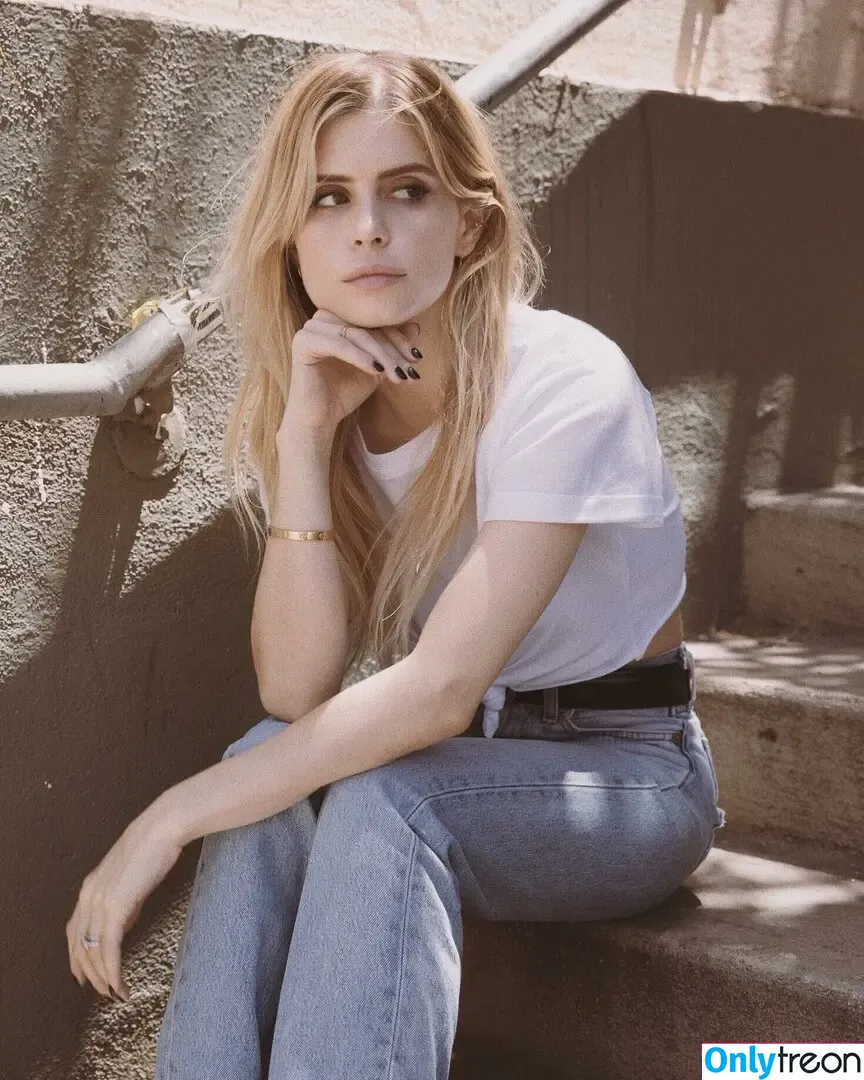 Carlson Young голая photo #0002 (carlsonyoung)