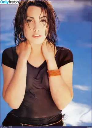 Carly Pope / pope_onarope nude photo #0039