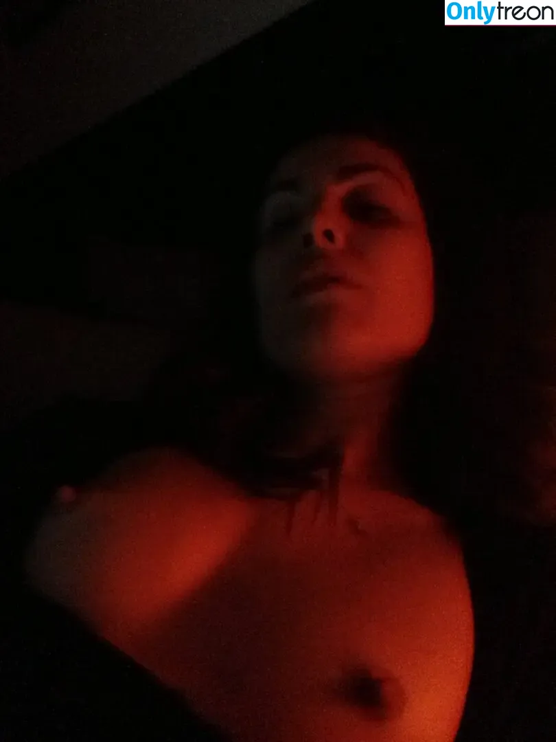 Carly Pope nude photo #0002 (pope_onarope)