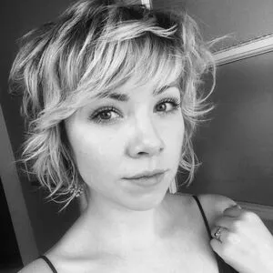 Carly Rae Jepsen / carlyraejepsen фото голая #0002