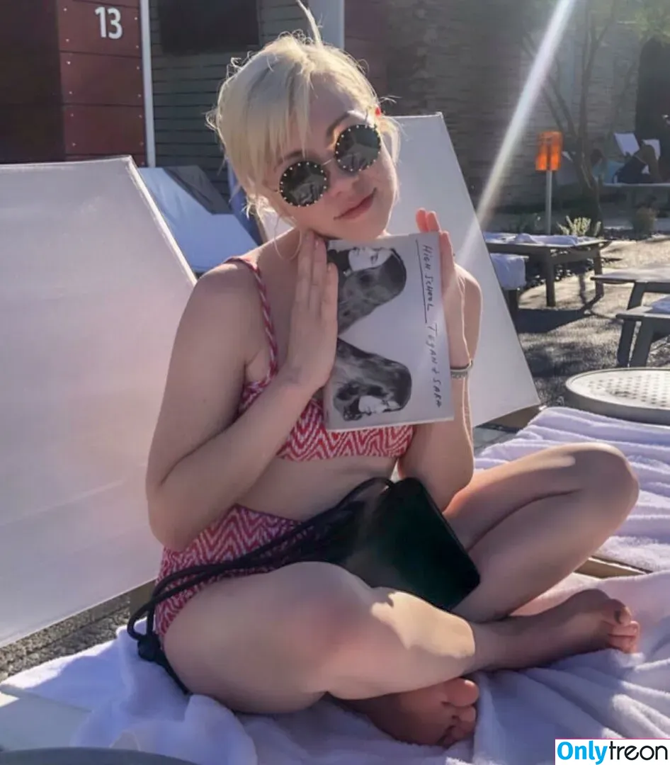 Carly Rae Jepsen голая photo #0016 (carlyraejepsen)