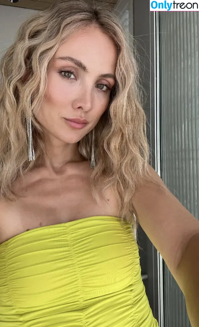 Carmushka nude photo #0008 (Carmushka)
