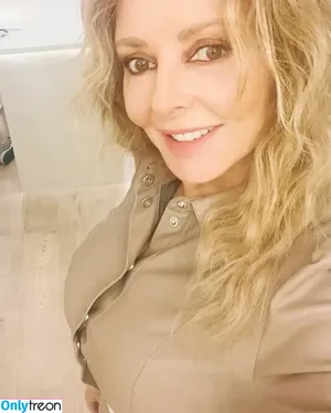 Carol Vorderman / carolvorders nude photo #1258