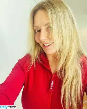 Carol Vorderman / carolvorders nude photo #1297
