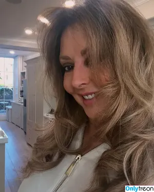 Carol Vorderman / carolvorders nude photo #1720