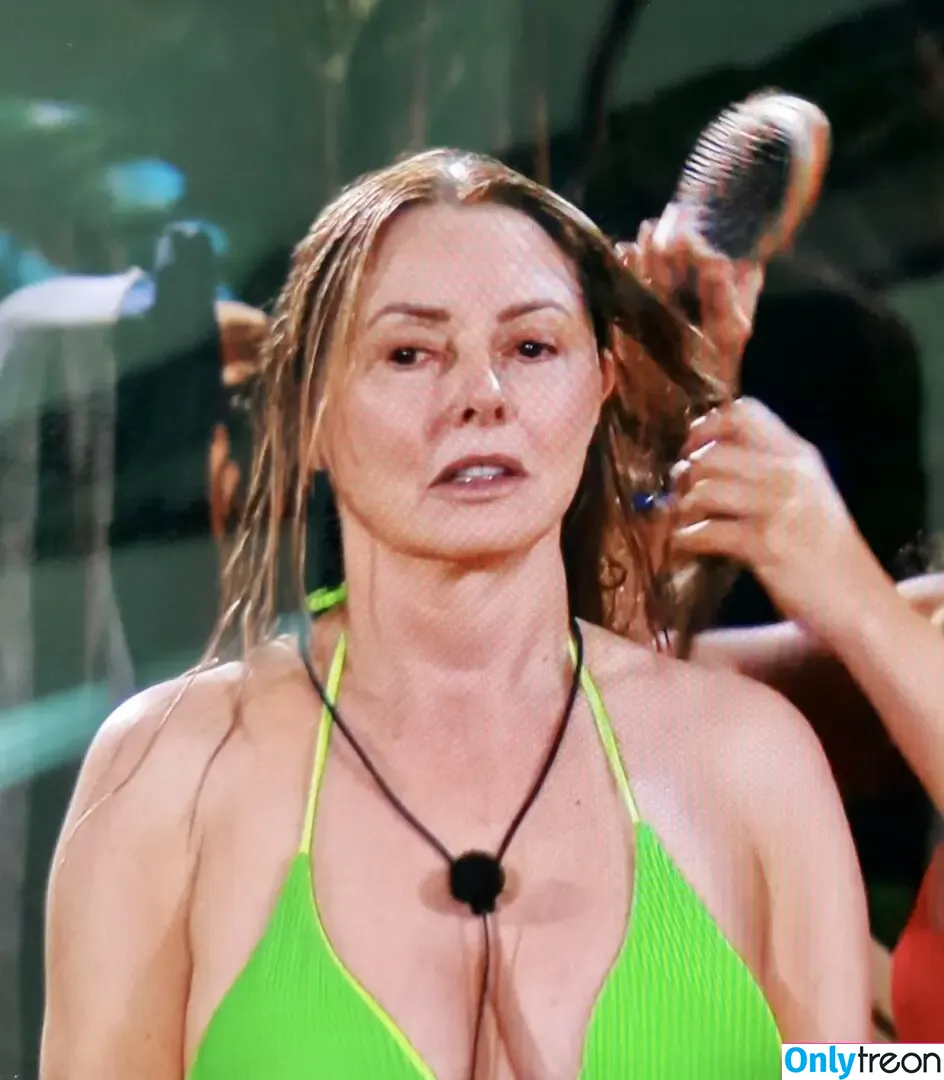 Carol Vorderman nude photo #1053 (carolvorders)