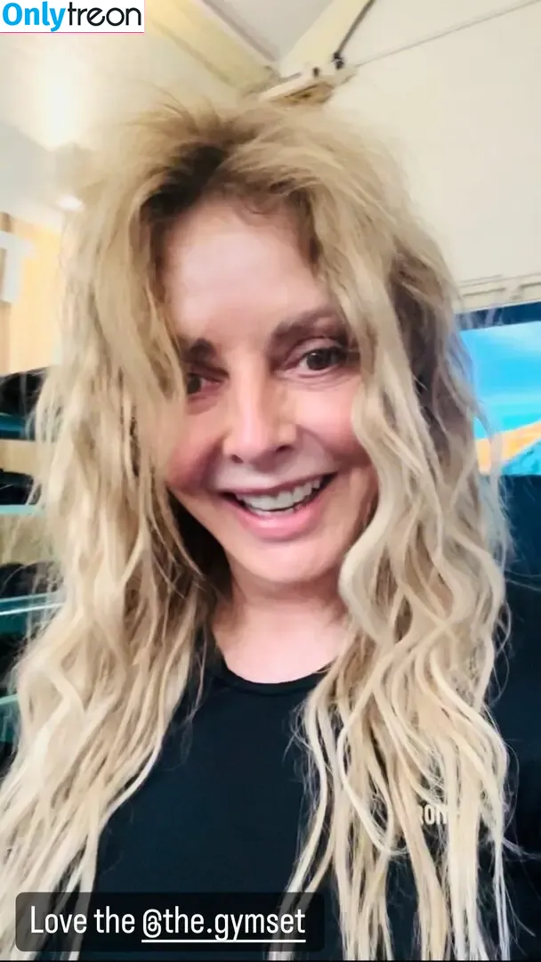 Carol Vorderman nude photo #1093 (carolvorders)