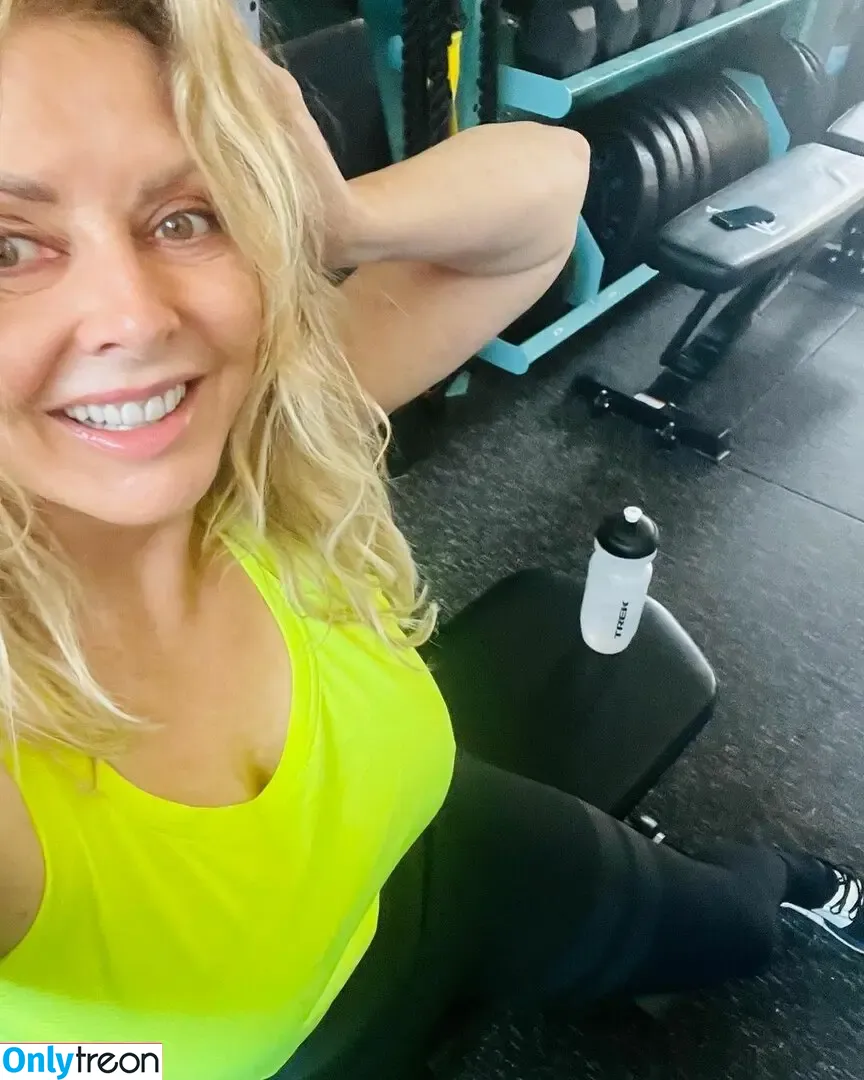 Carol Vorderman голая photo #1138 (carolvorders)
