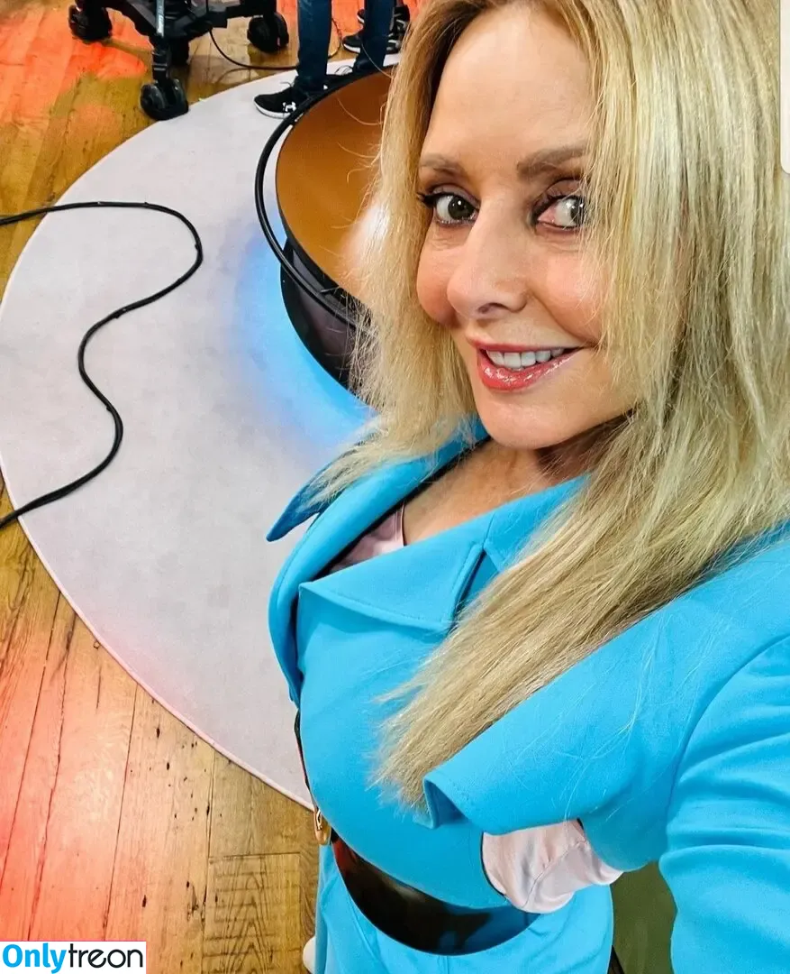 Carol Vorderman nude photo #1194 (carolvorders)