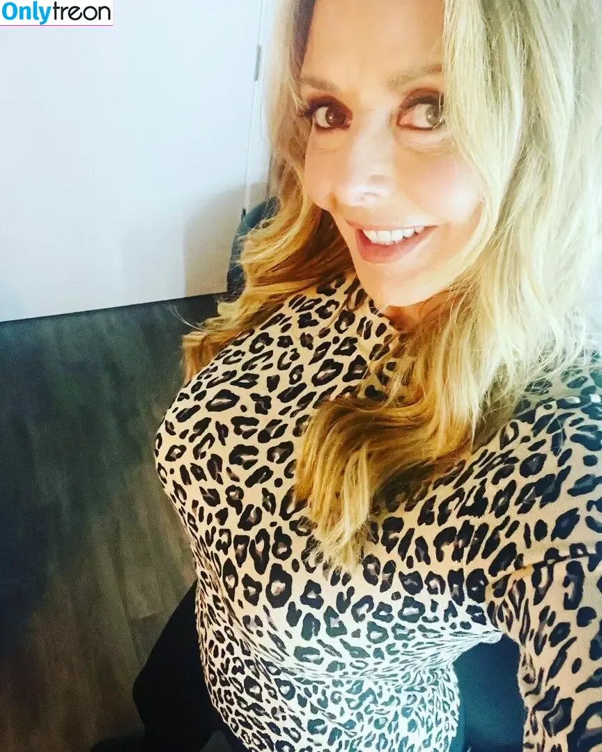 Carol Vorderman nude photo #1226 (carolvorders)