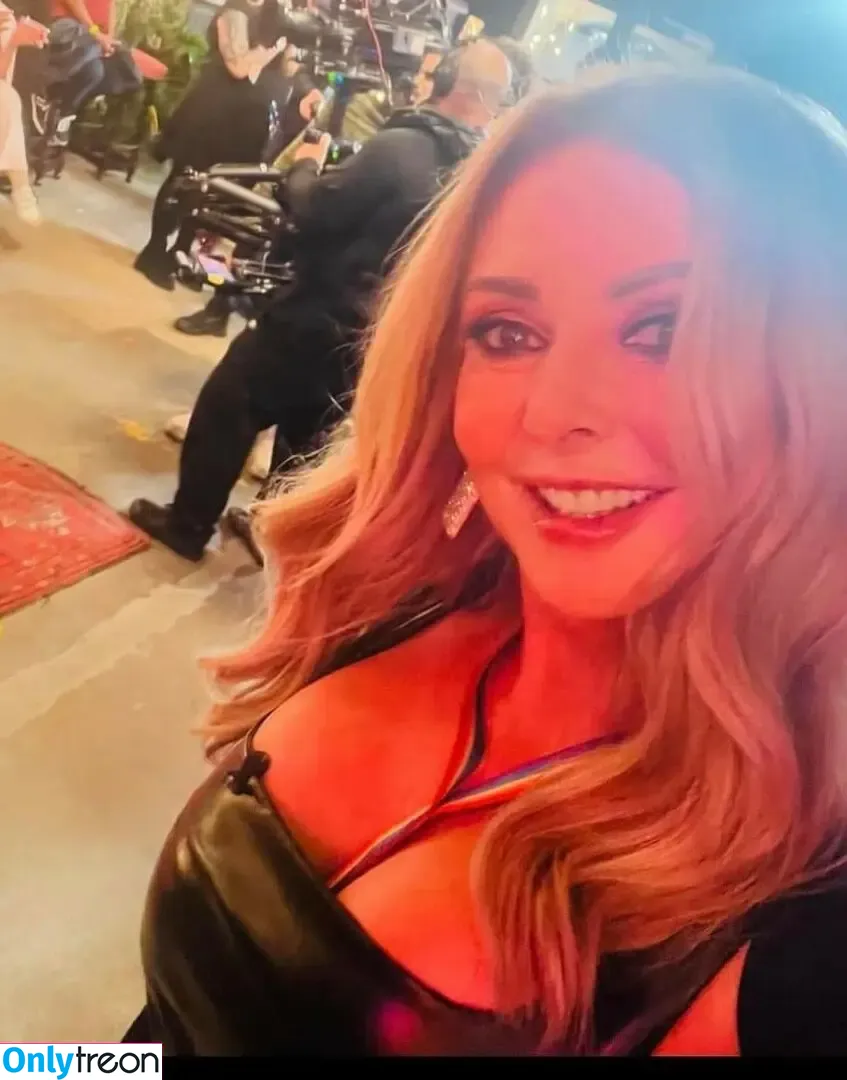 Carol Vorderman nude photo #1444 (carolvorders)