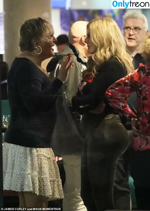 Carol Vorderman голая photo #1469 (carolvorders)