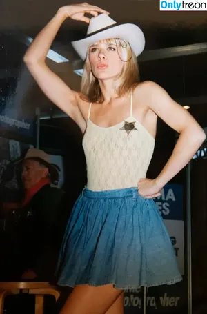 Carole Smillie / Carol Smiley / carolsmillieofficial фото голая #0067