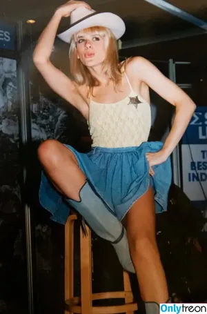 Carole Smillie / Carol Smiley / carolsmillieofficial фото голая #0074
