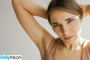 Carolin von der Groeben / carolinvondergroeben nude photo #0013