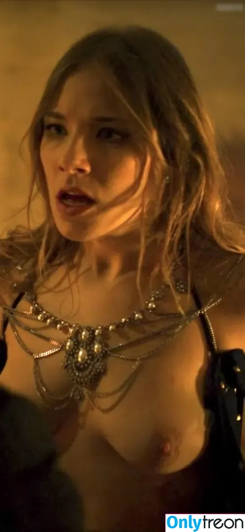 Carolin von der Groeben nude photo #0022 (carolinvondergroeben)