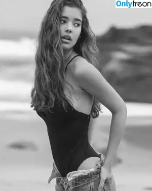 Carolina Azevedo / carolinaa_azevedo nude photo #0008
