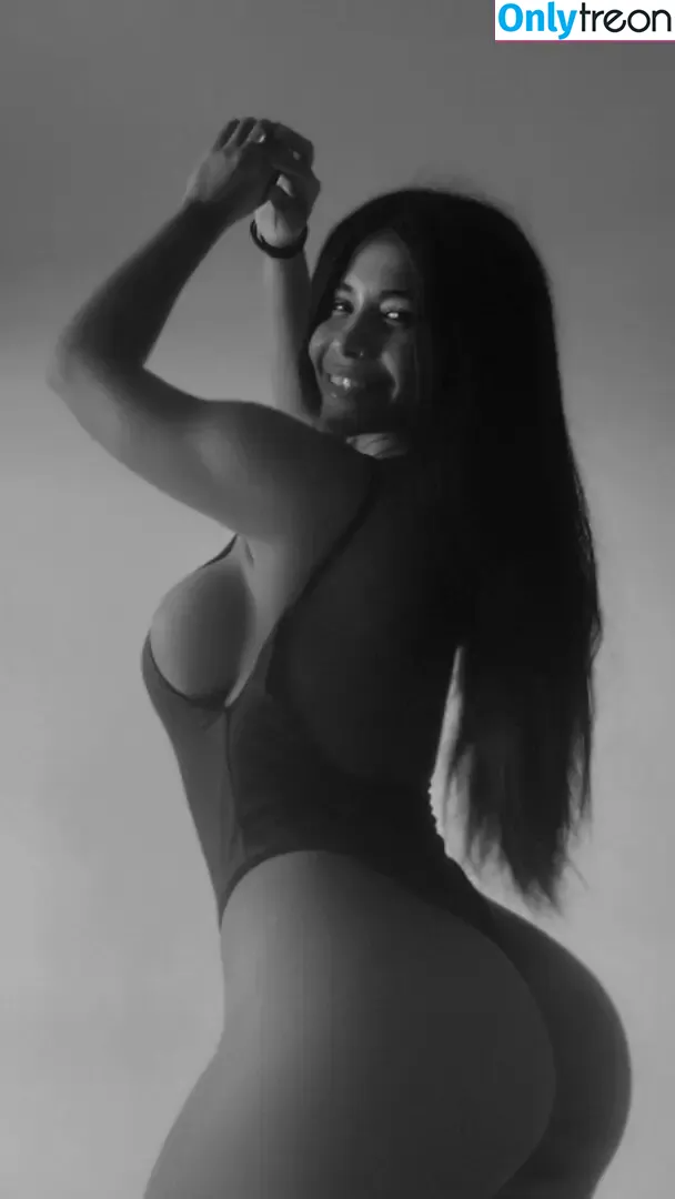 Carolina Guevara nude photo #0003 (Laali.calem)