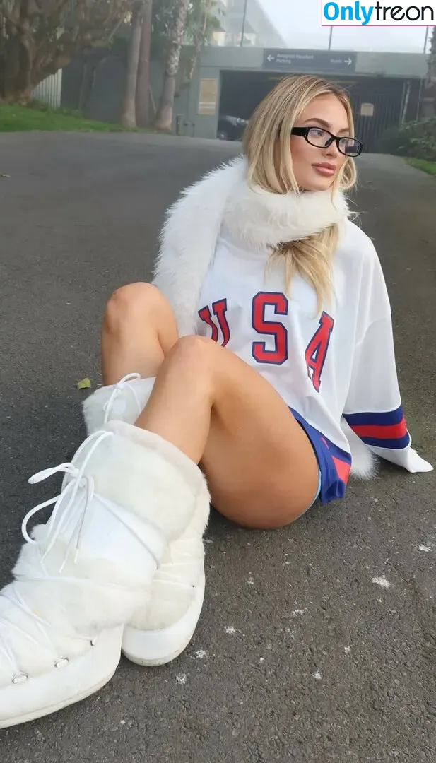 Caroline Wick голая photo #0008 (CW / carolineeewick)