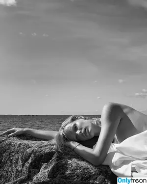 Caroline Winberg / carolinewinberg nude photo #0106