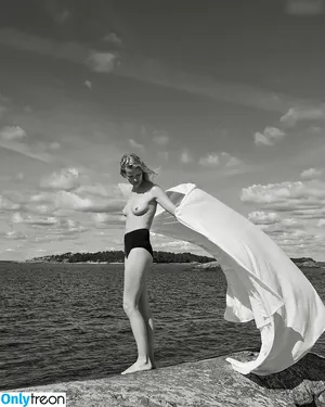 Caroline Winberg / carolinewinberg nude photo #0107