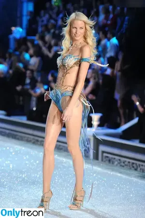 Caroline Winberg / carolinewinberg фото голая #0131