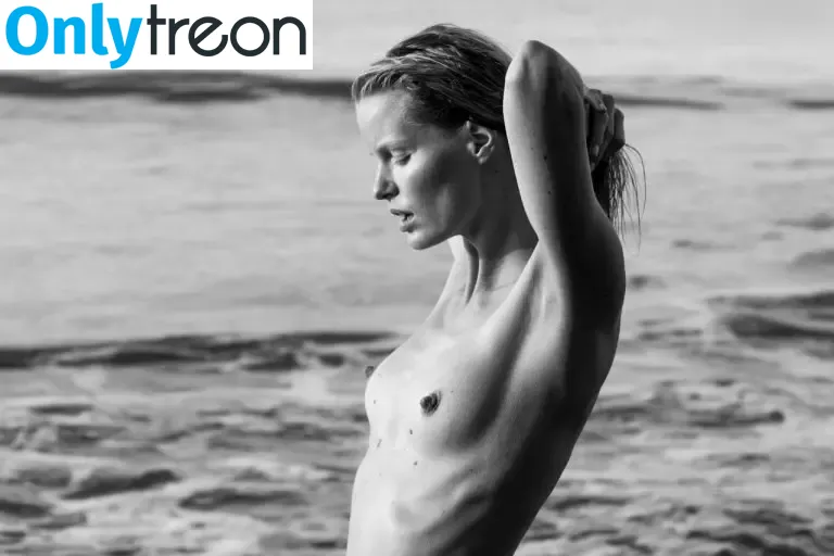 Caroline Winberg голая photo #0030 (carolinewinberg)