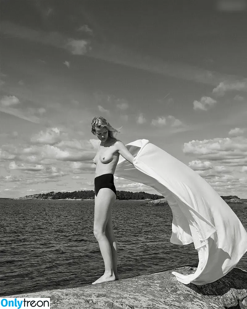 Caroline Winberg nude photo #0107 (carolinewinberg)