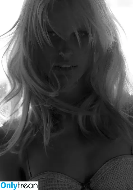 Caroline Winberg nude photo #0140 (carolinewinberg)