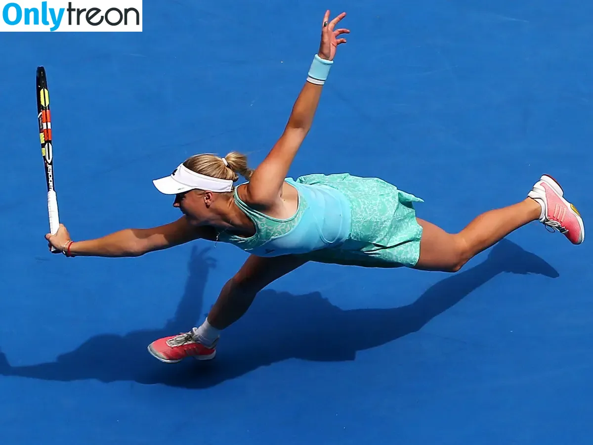 Caroline Wozniacki nude photo #0346 (CaroWozniacki)