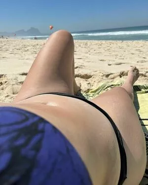 Carolinie Figueiredo / amykarolina / carolinie_figueiredo nude photo #0012