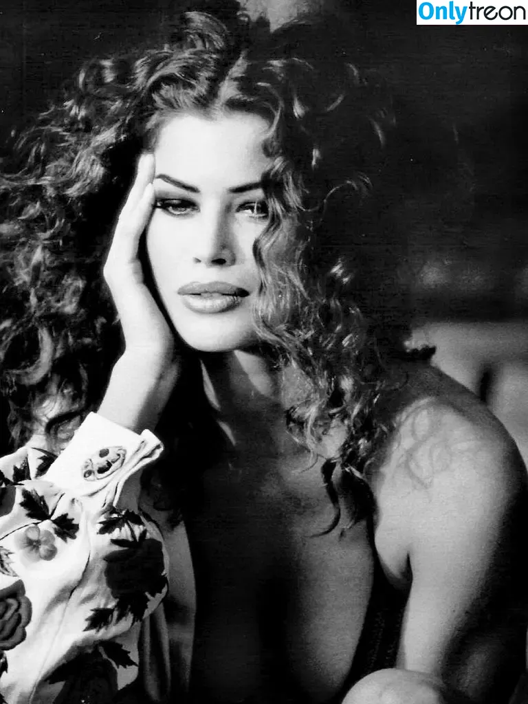 Carré Otis nude photo #0003 (iamcarreotis)